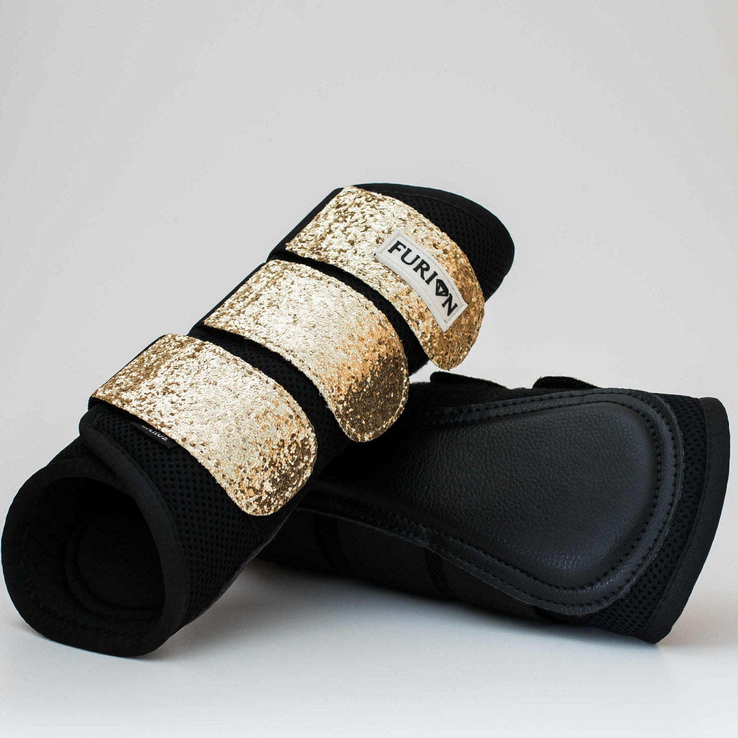 Benskydd, Svart med guld